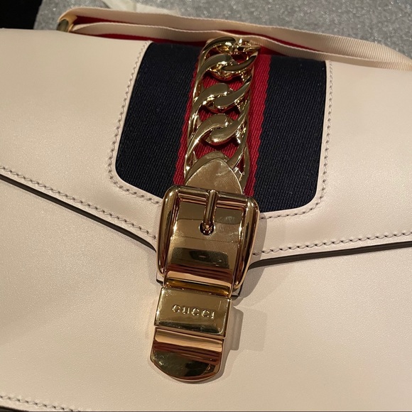 Gucci Sylvie Small Shoulder Bag in White Leather
❌SOLD❌ - Picture 9 of 11